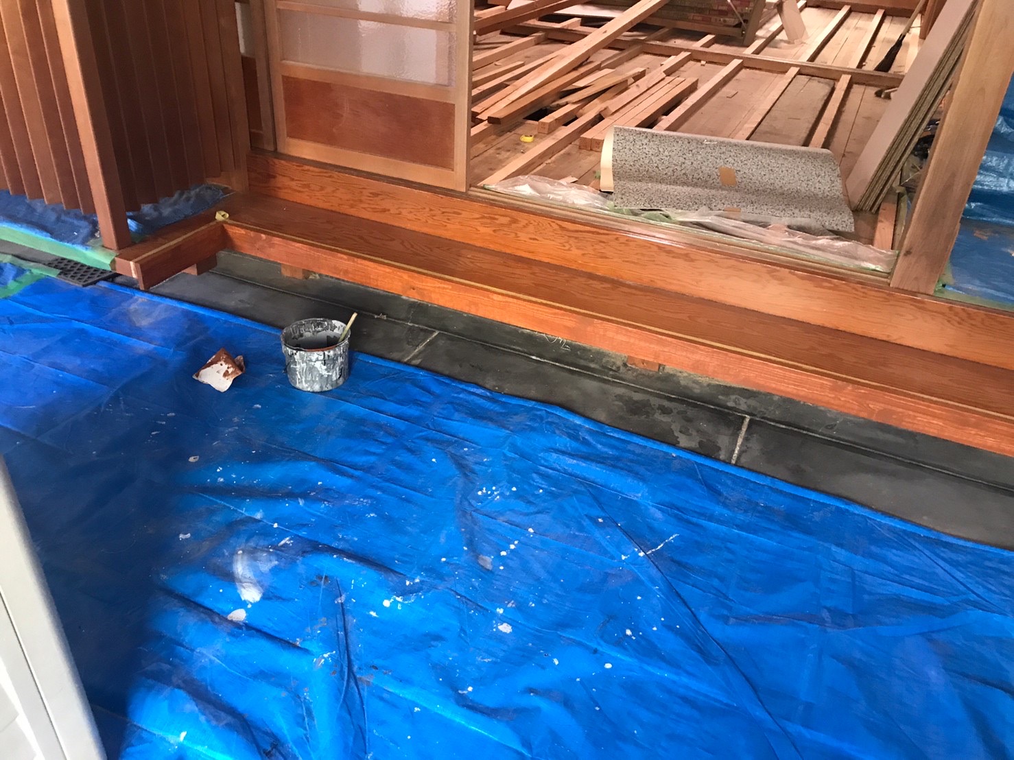 上京区Ｋ邸玄関踏み台引き割り後木口修繕後着色