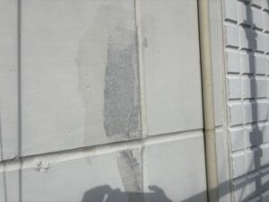京都伏見区の正木建装の外壁塗装前の丁寧に壁を修繕