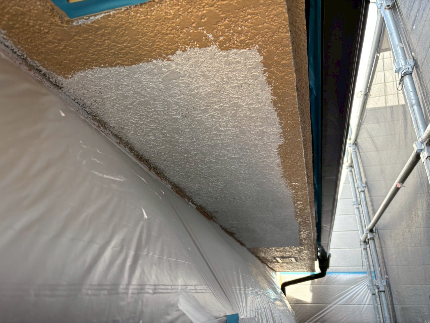 京都伏見区正木建装の西京区でのウルトラSIの中塗り