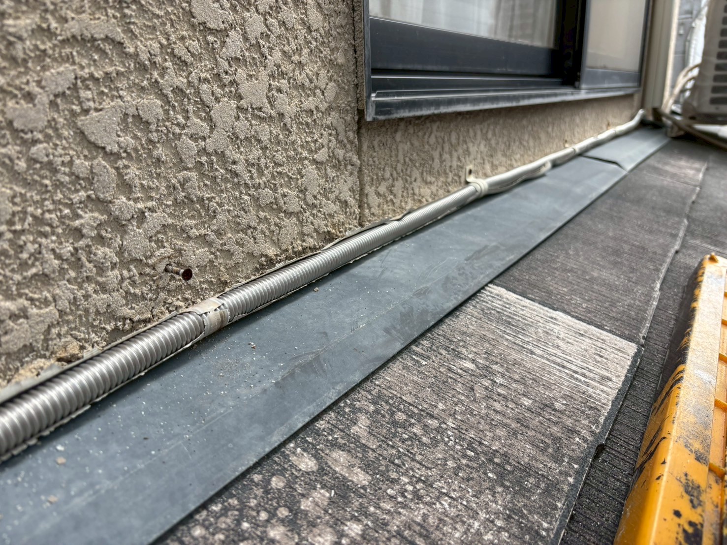 京都伏見区正木建装の西京区での外壁準備写真