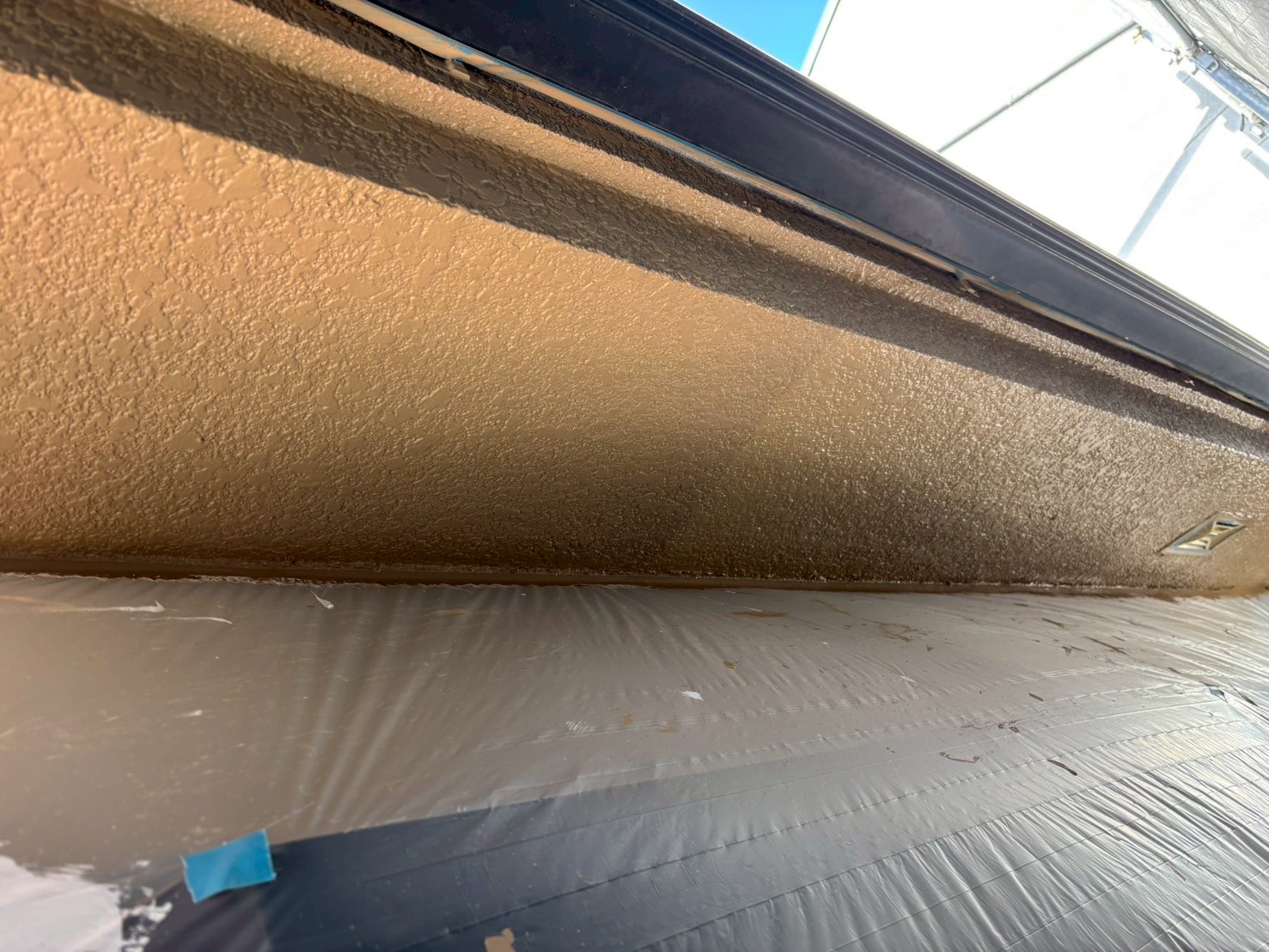 京都伏見区正木建装の西京区でのウルトラSI上塗り(奥)