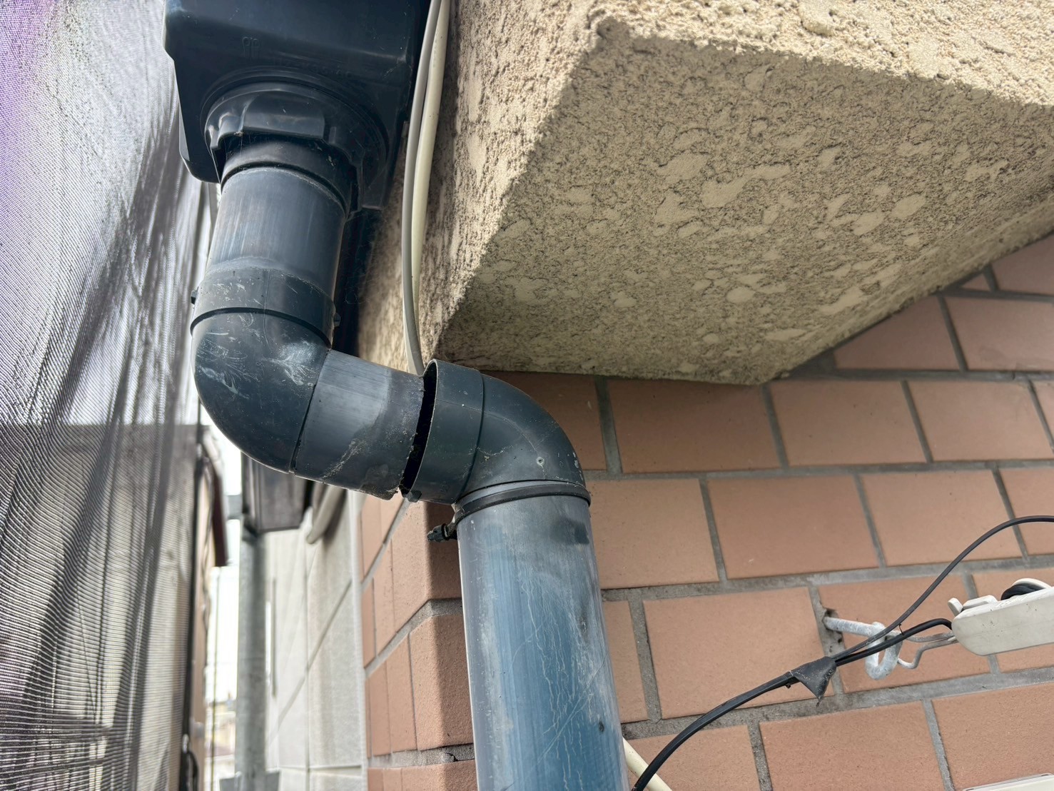 京都伏見区正木建装の西京区で雨トユが外れています