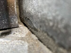 京都市　バルコニー防水　ひび割れ現状