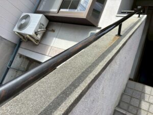 京都市伏見区の手摺り頃色の錆止めの塗装