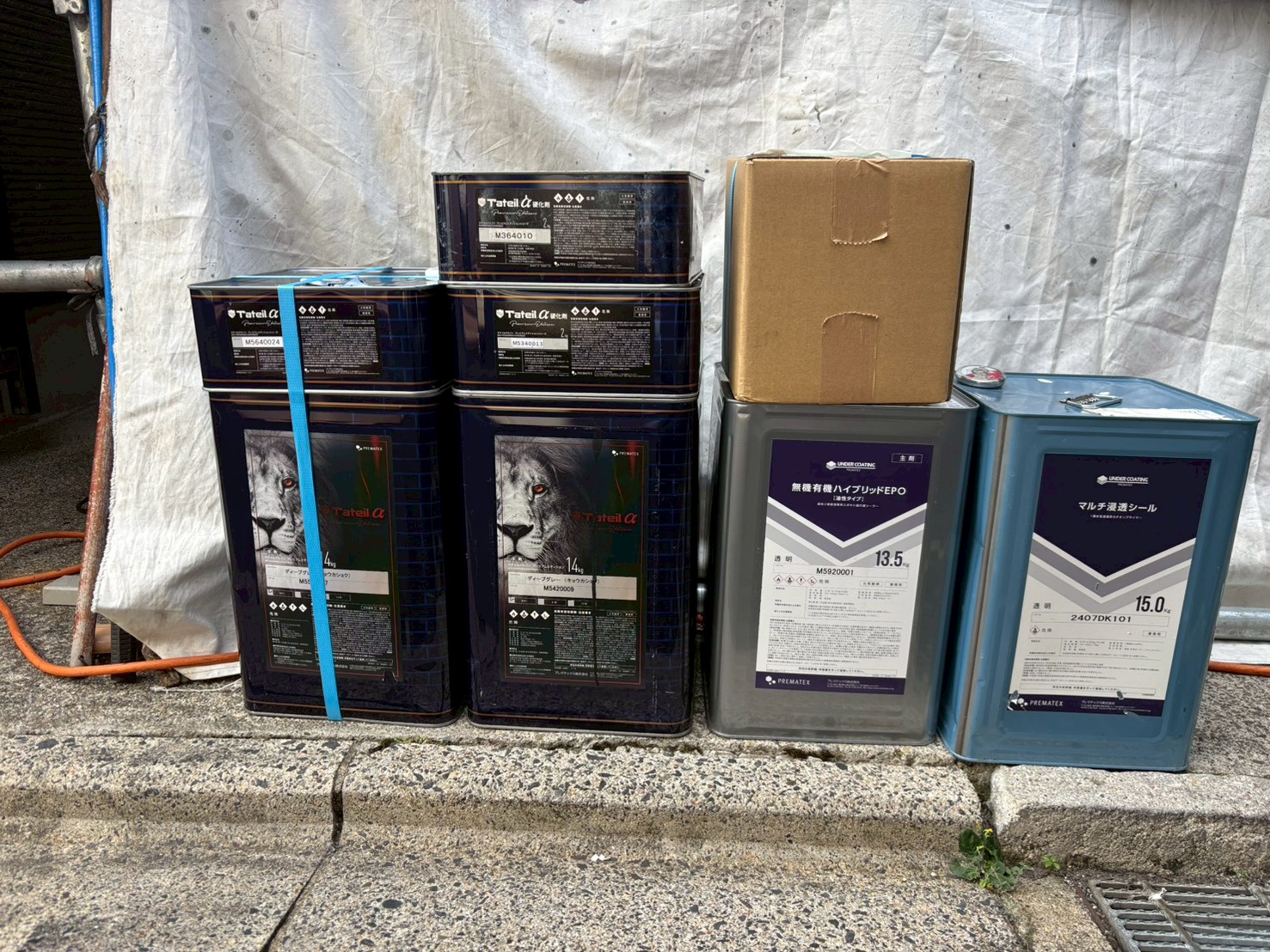耐候年数20年の、無機塗料 プレマテックス社製のタテイルα(屋根用)