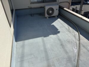 滋賀県大津市のＦＲＰ防水メンテナンス塗装の高圧洗浄後の写真です2