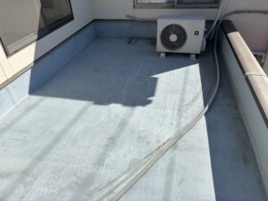 滋賀県大津市のＦＲＰ防水メンテナンス塗装の高圧洗浄後の写真です1