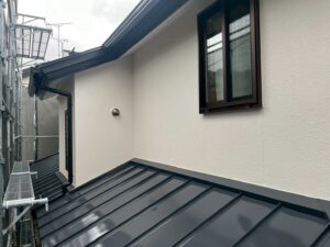 屋根と付帯物の完成