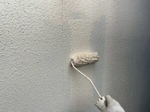 外壁塗装のウルトラＳＩ上塗り塗装作業