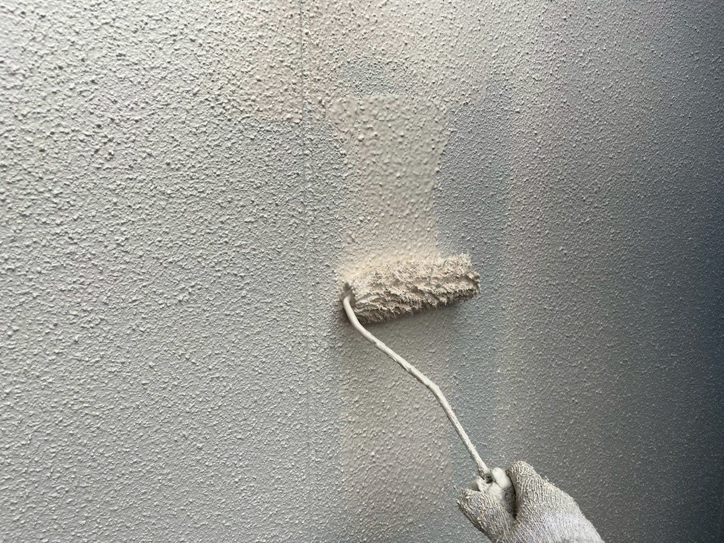 外壁塗装のウルトラＳＩ上塗り塗装作業