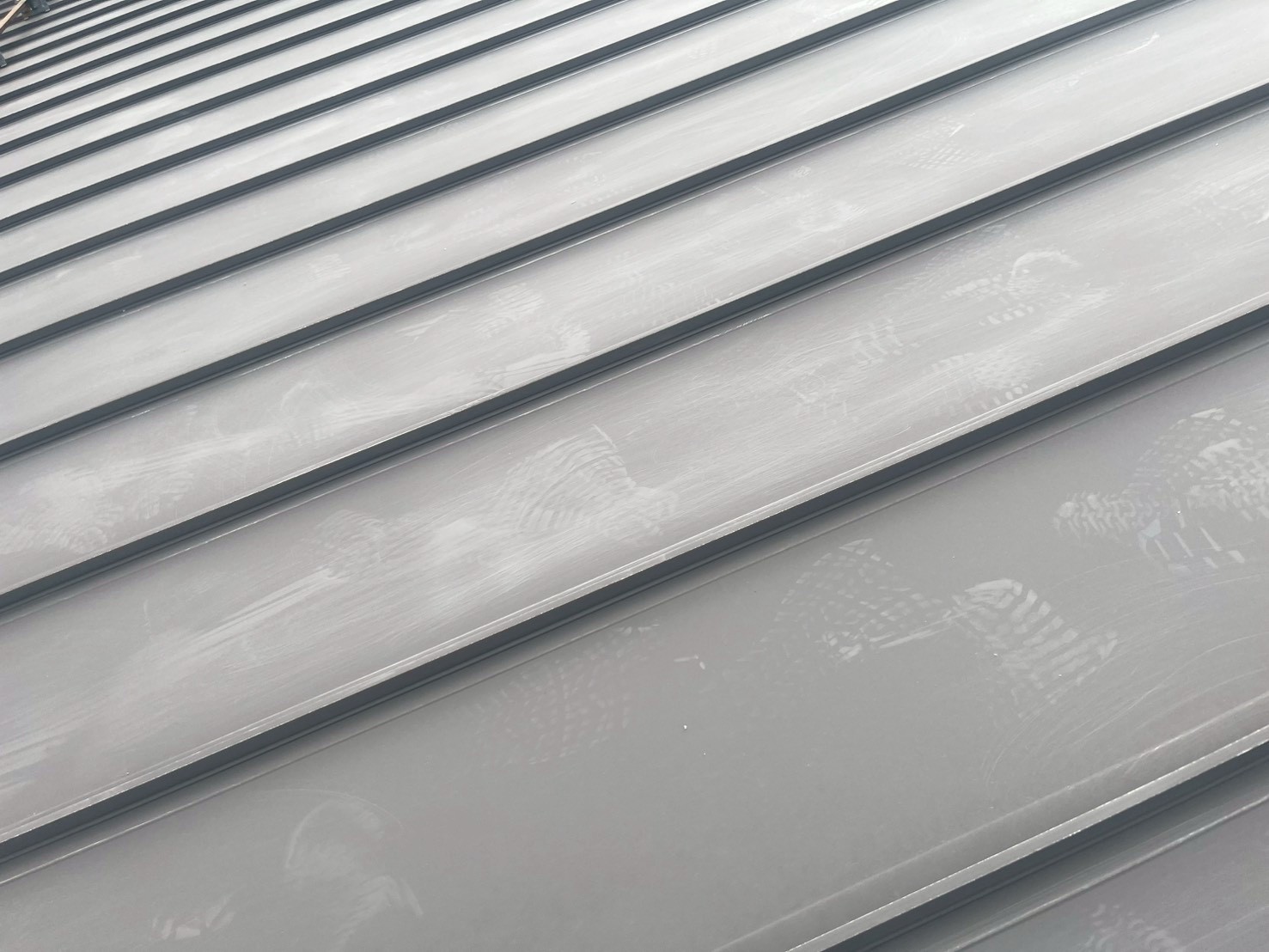 屋根の、足付け作業1