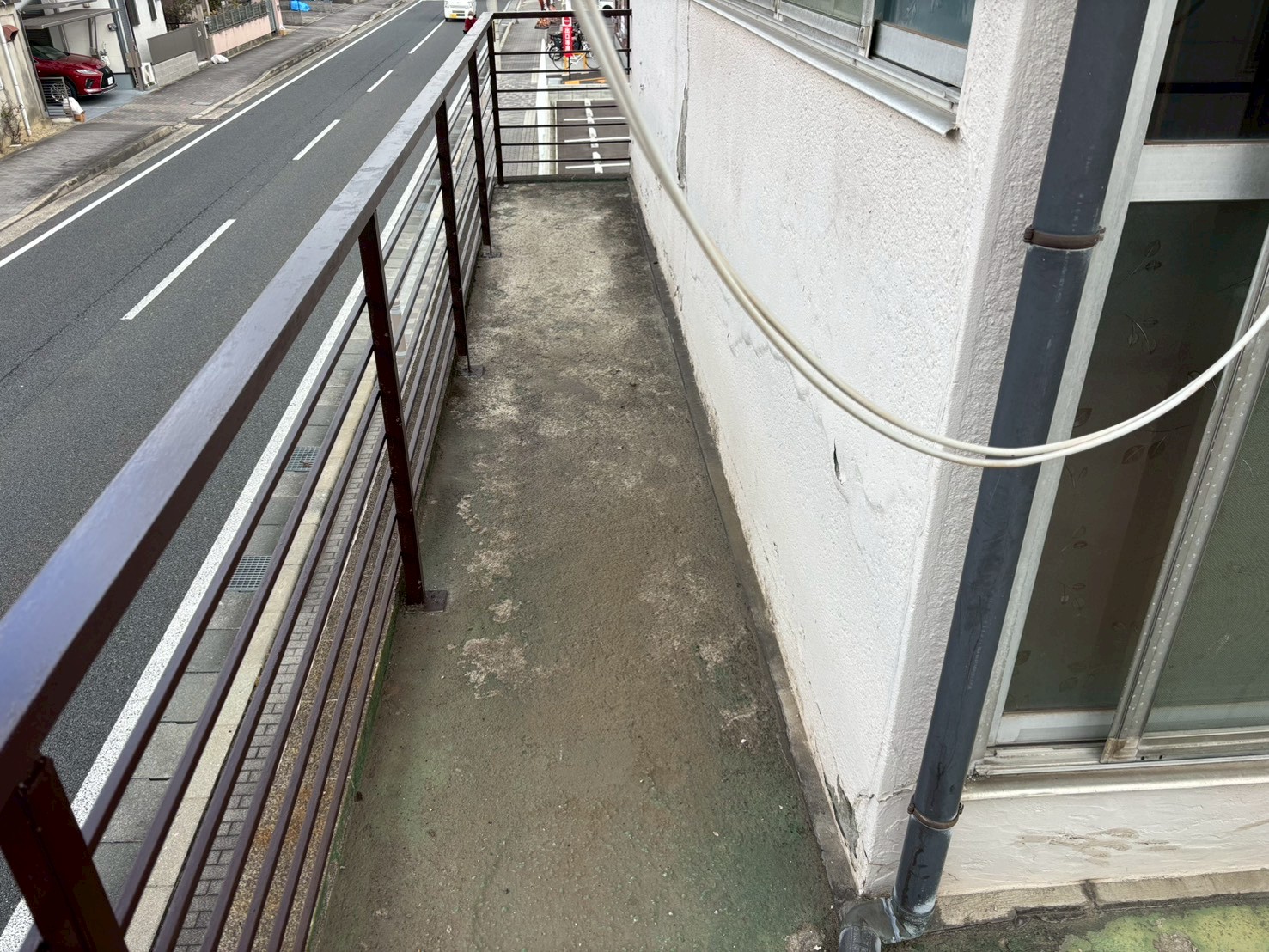 京都府八幡市のバルコニー防水の現場清掃写真