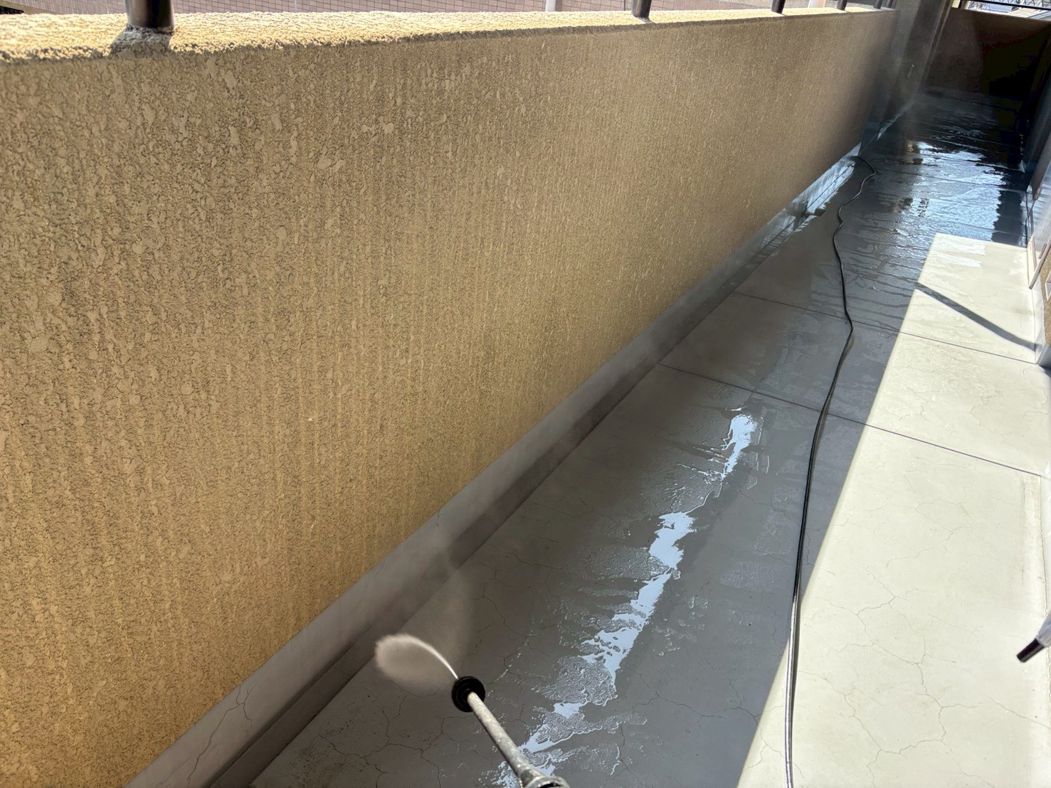 京都市西京区マンションの高圧洗浄写真