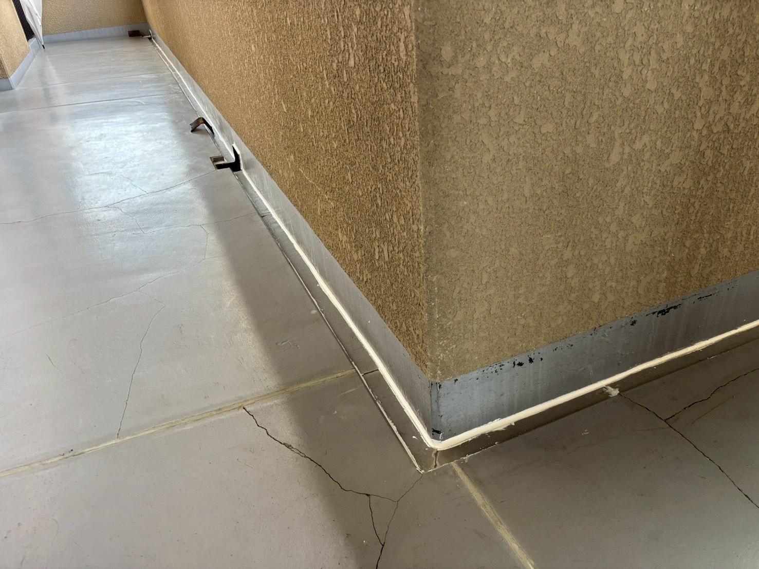 京都市西京区マンションのシール打設の写真4