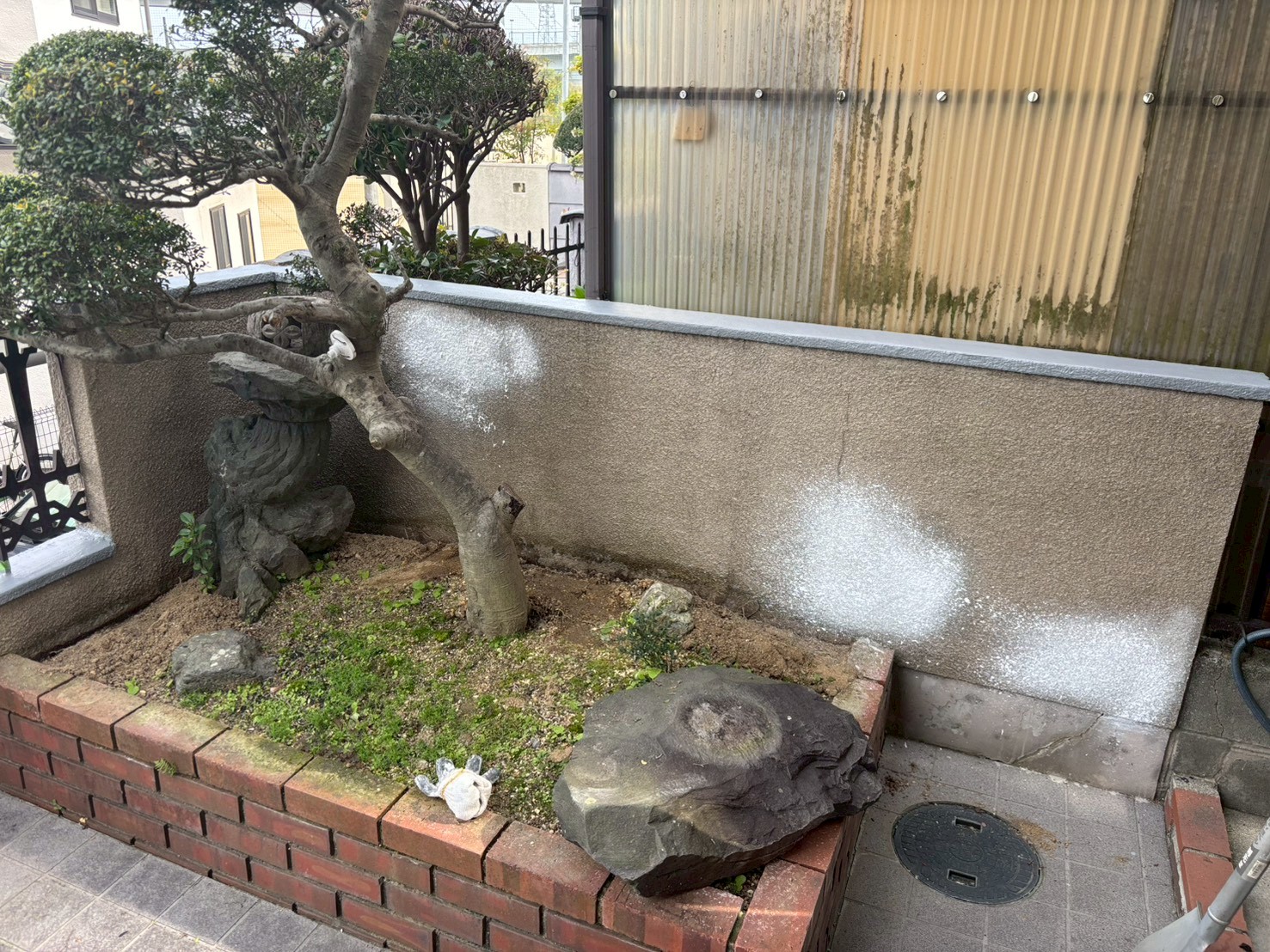大阪府高槻市 擁壁塗装 下地補修完成