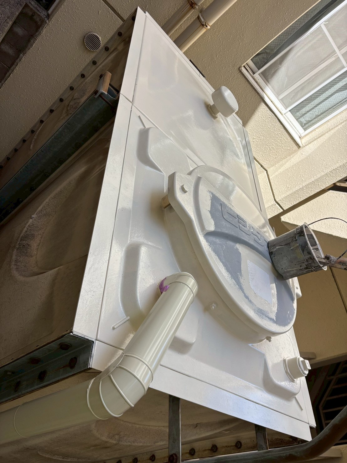 京都市伏見区 貯水槽遮熱塗装 中塗り施工1