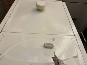 貯水槽専用遮熱塗料 上塗り施工