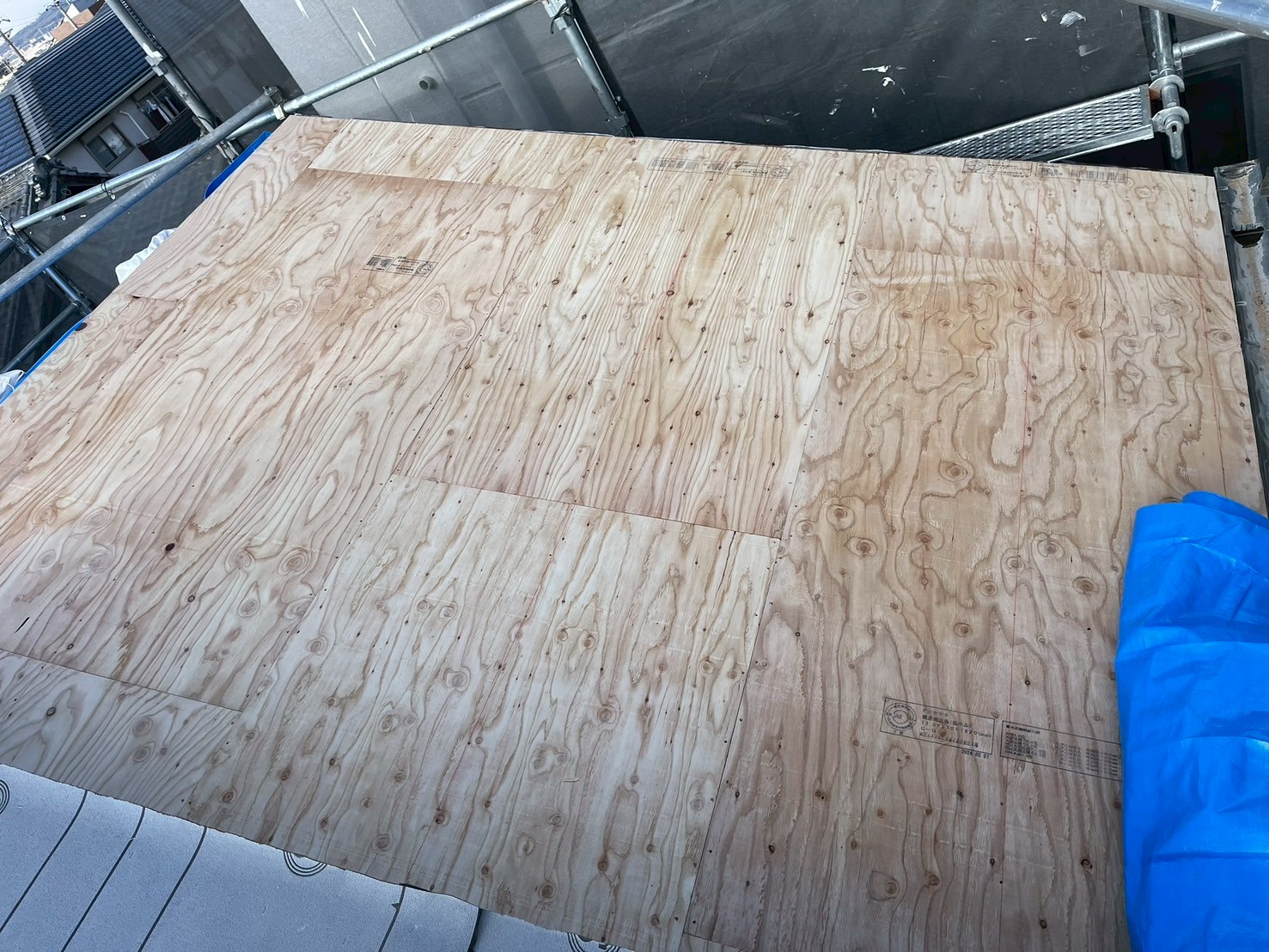 京都市の屋根軽量化・耐震対策による屋根葺き替え施工　下地合板