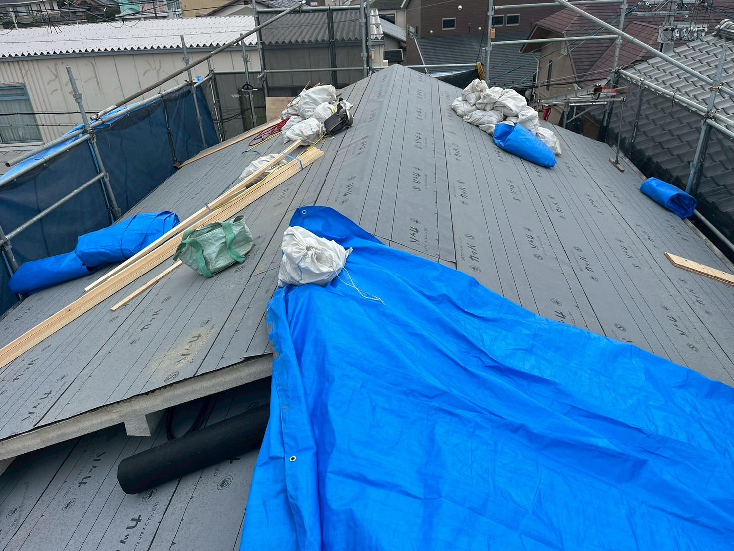 京都市の屋根軽量化・耐震対策による屋根葺き替え施工　ﾙｰﾌｨﾝｸﾞ